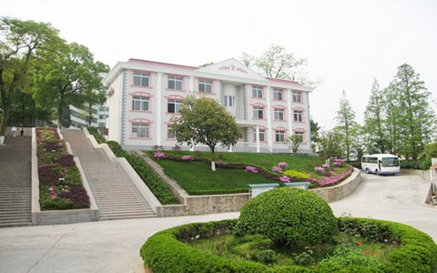 乐至县回澜职业中学什么专业在招生?助产专业好不好